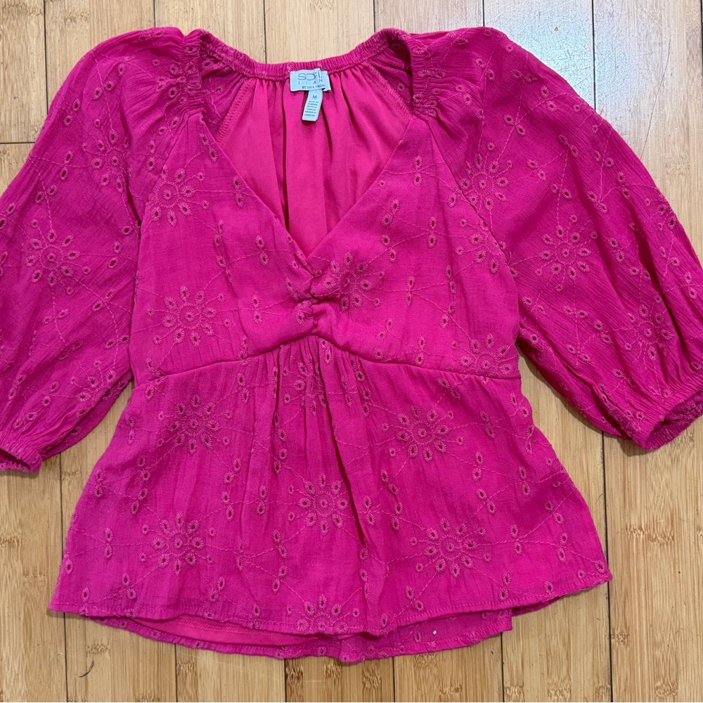 Sofia vergara Pink Eyelet Peplum V-Neck Top